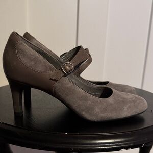 Clarks Elegant Brown Mary Jane Heels